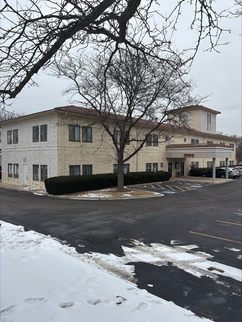 1999 75th Street #204, Woodridge, IL 60517