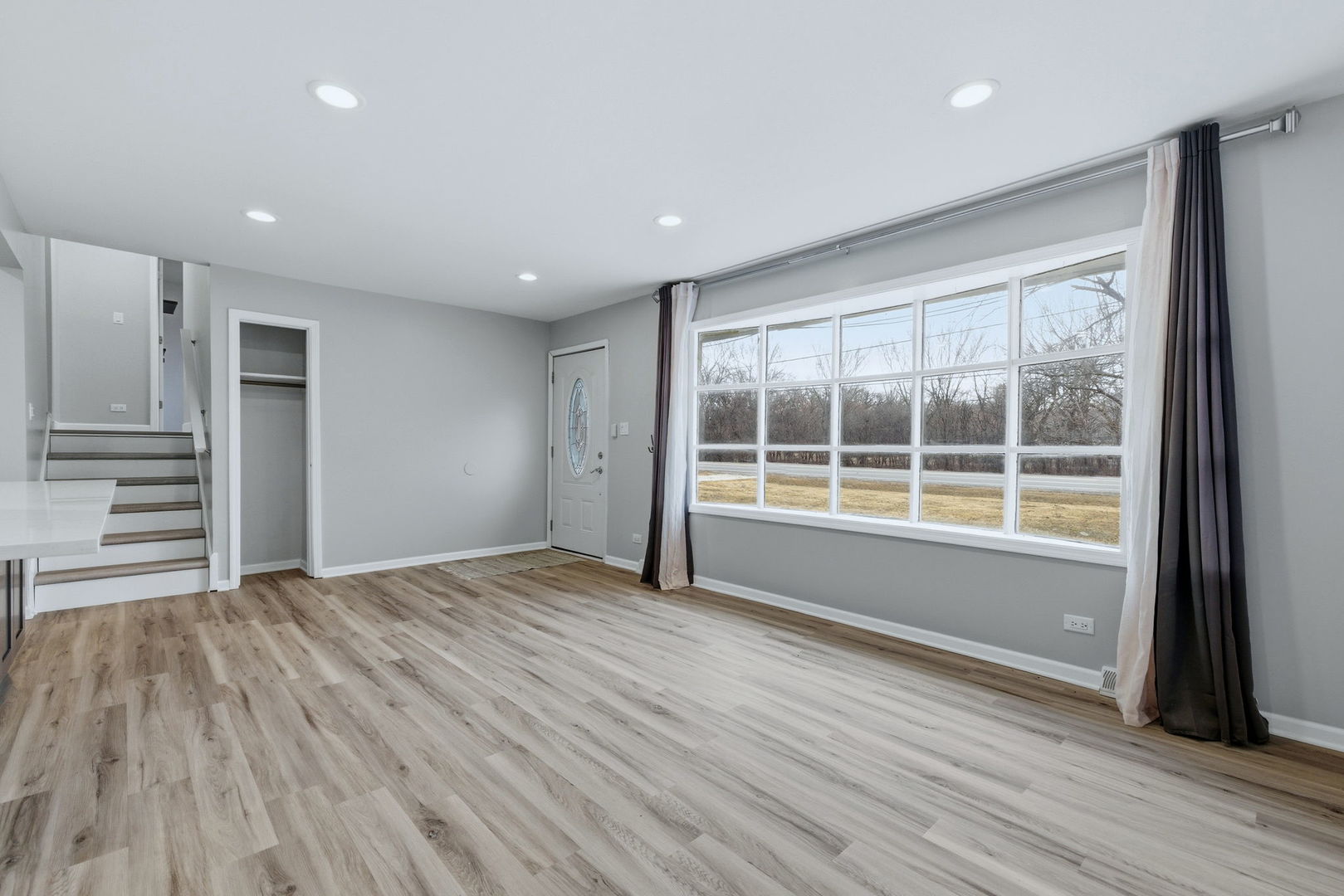 28W032 Roosevelt Road, Winfield, IL 60190