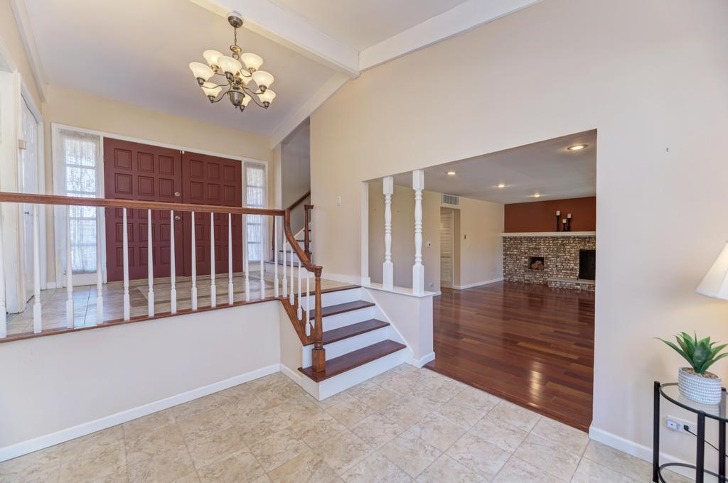 182 Lockwood Lane, Bloomingdale, IL 60108