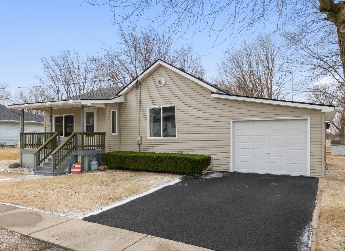 193 Chicago Road, Paw Paw, IL 61353