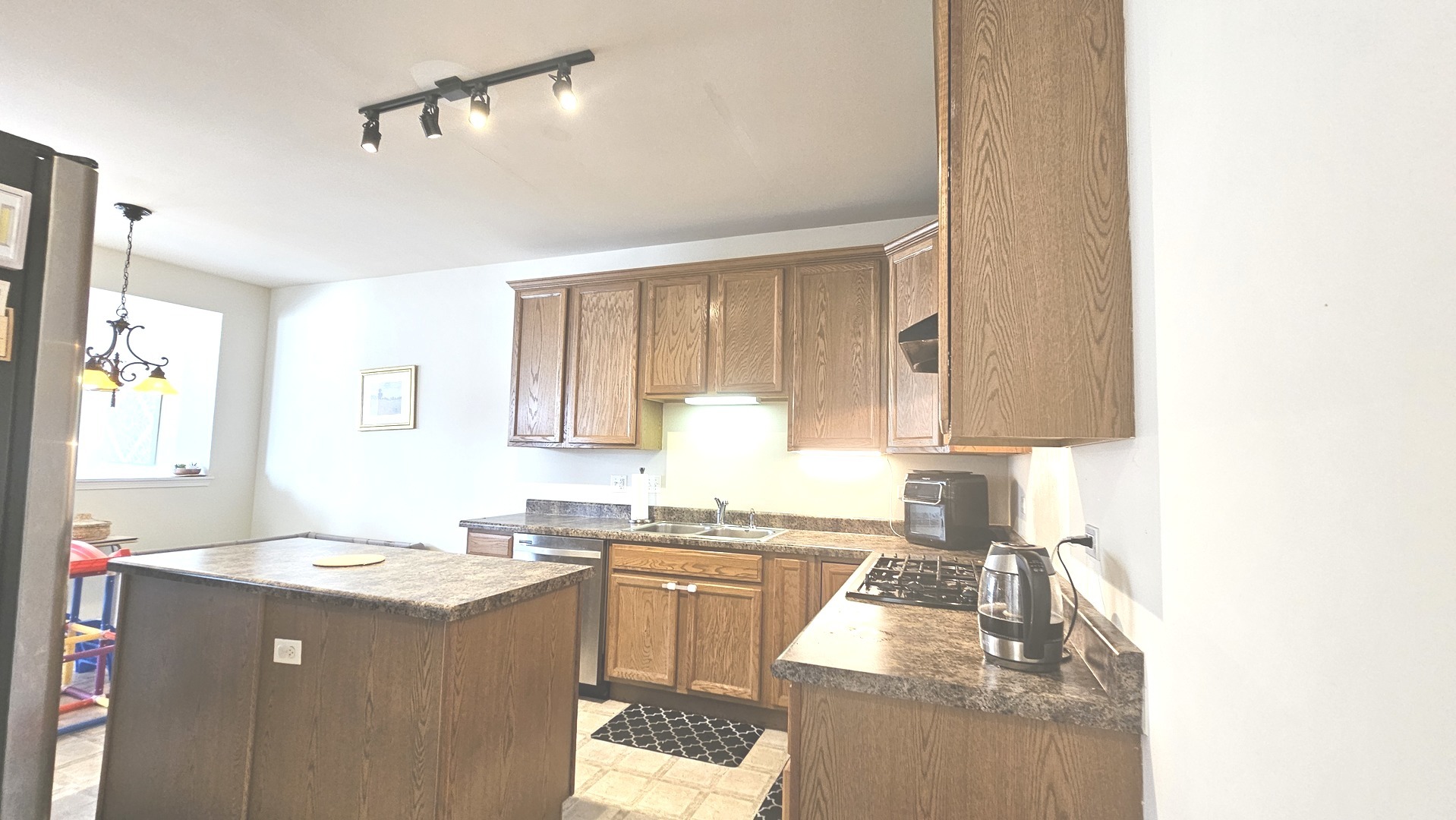 1268 Bradley Circle, Elgin, IL 60120