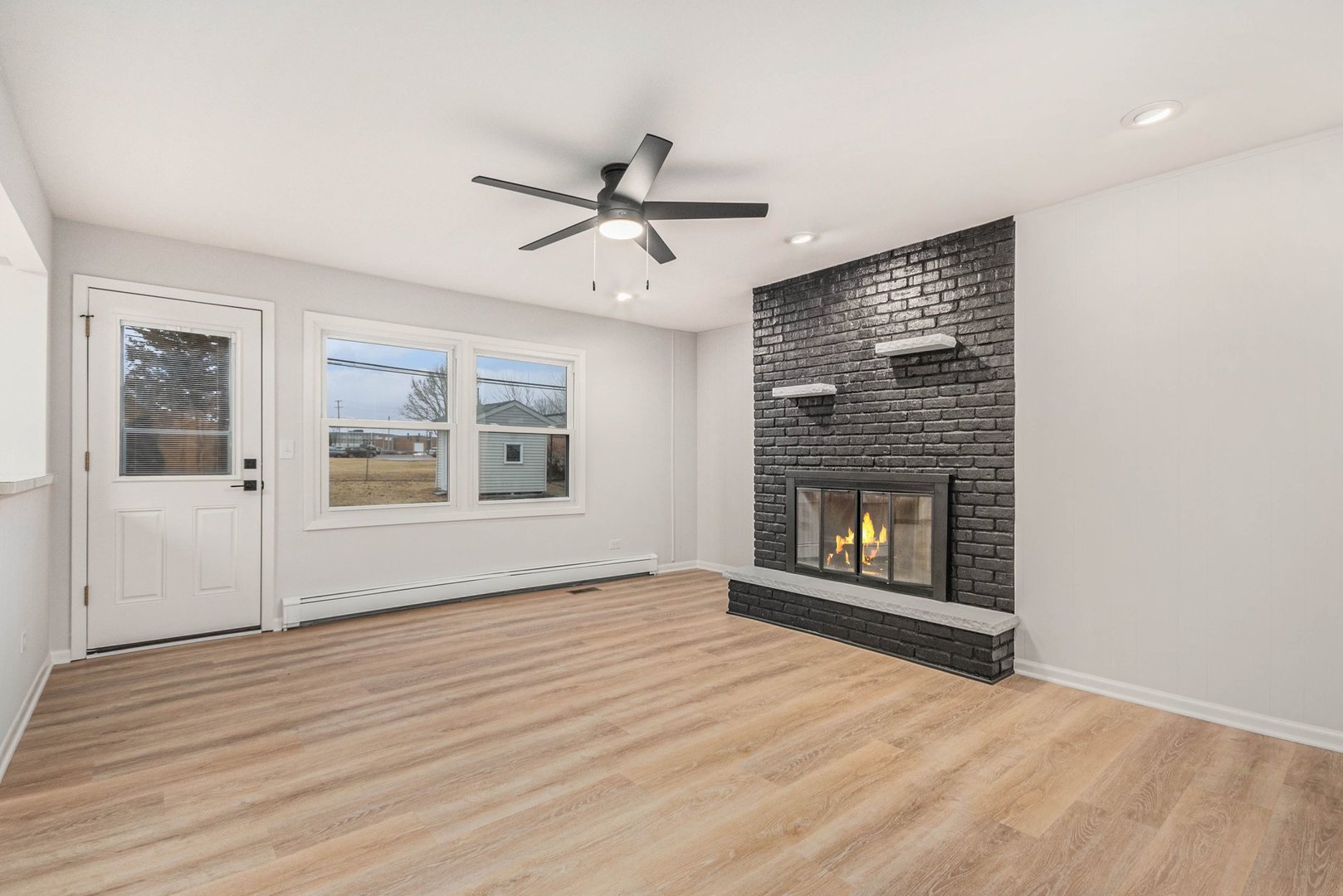 323 Chicago Road, Oswego, IL 60543