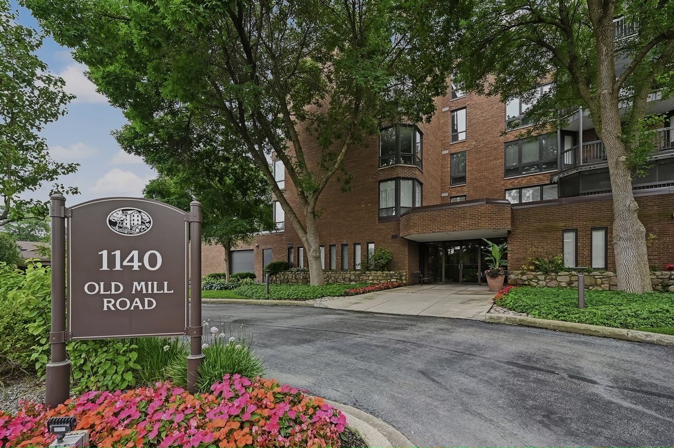 1140 Old Mill Road #304F, Hinsdale, IL 60521