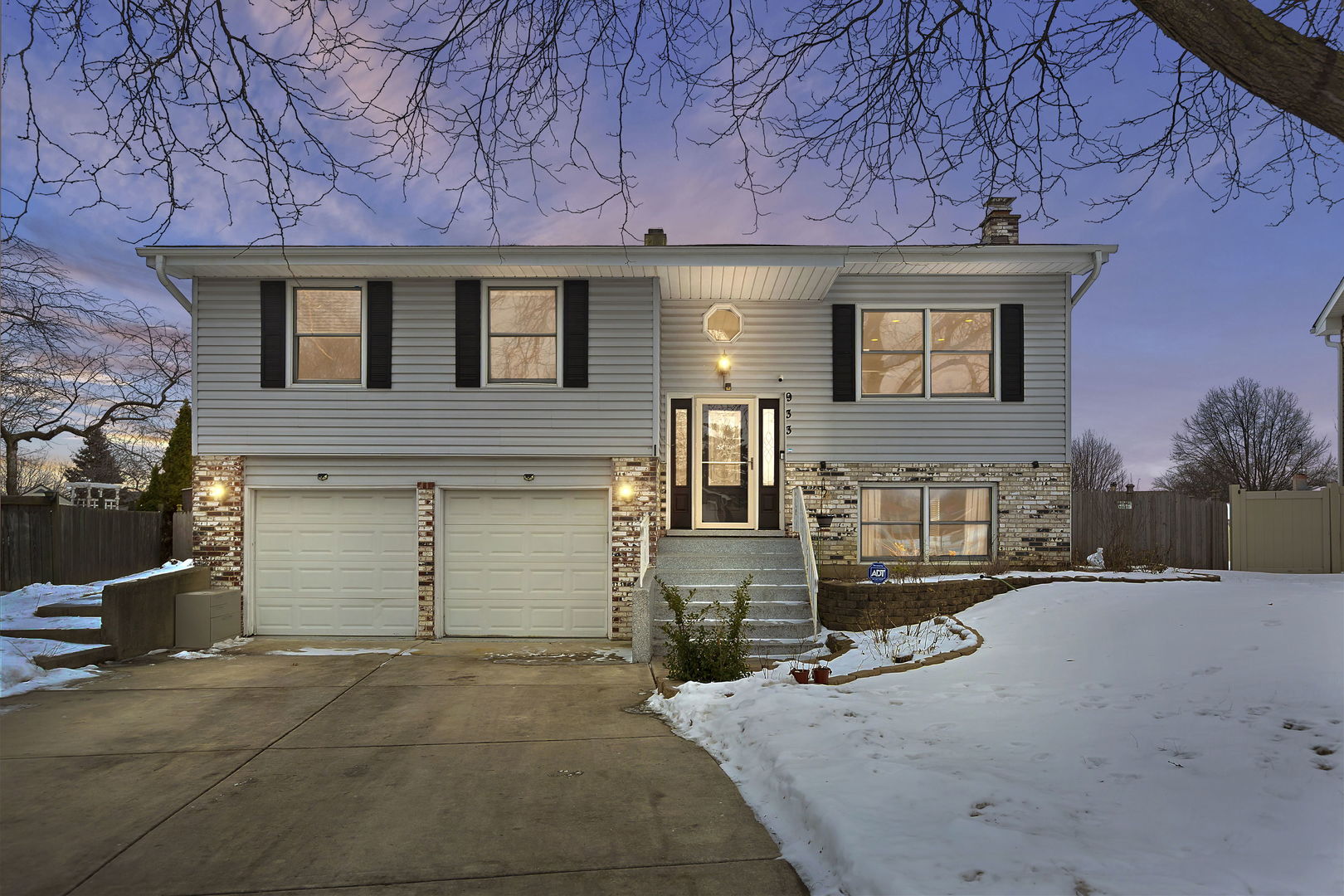 933 Columbia Court, Carol Stream, IL 60188