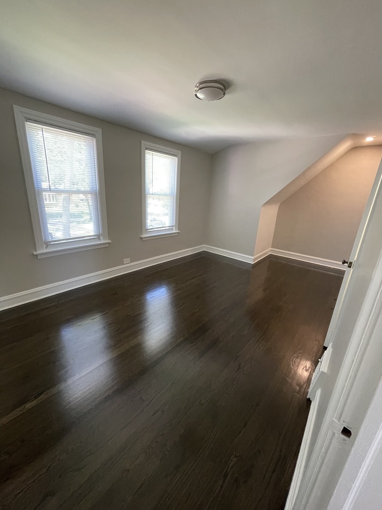 325 Columbia Avenue, Des Plaines, IL 60016