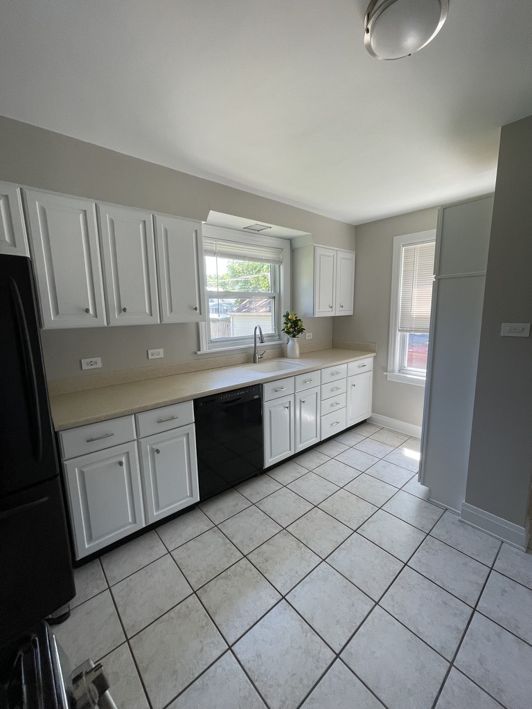 325 Columbia Avenue, Des Plaines, IL 60016