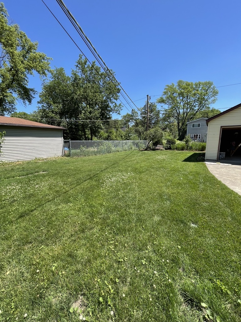 325 Columbia Avenue, Des Plaines, IL 60016