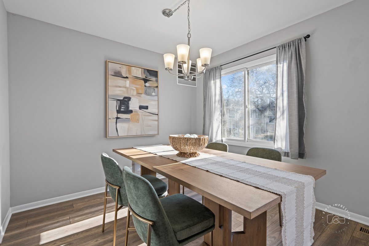 2924 Roberts Drive #8, Woodridge, IL 60517