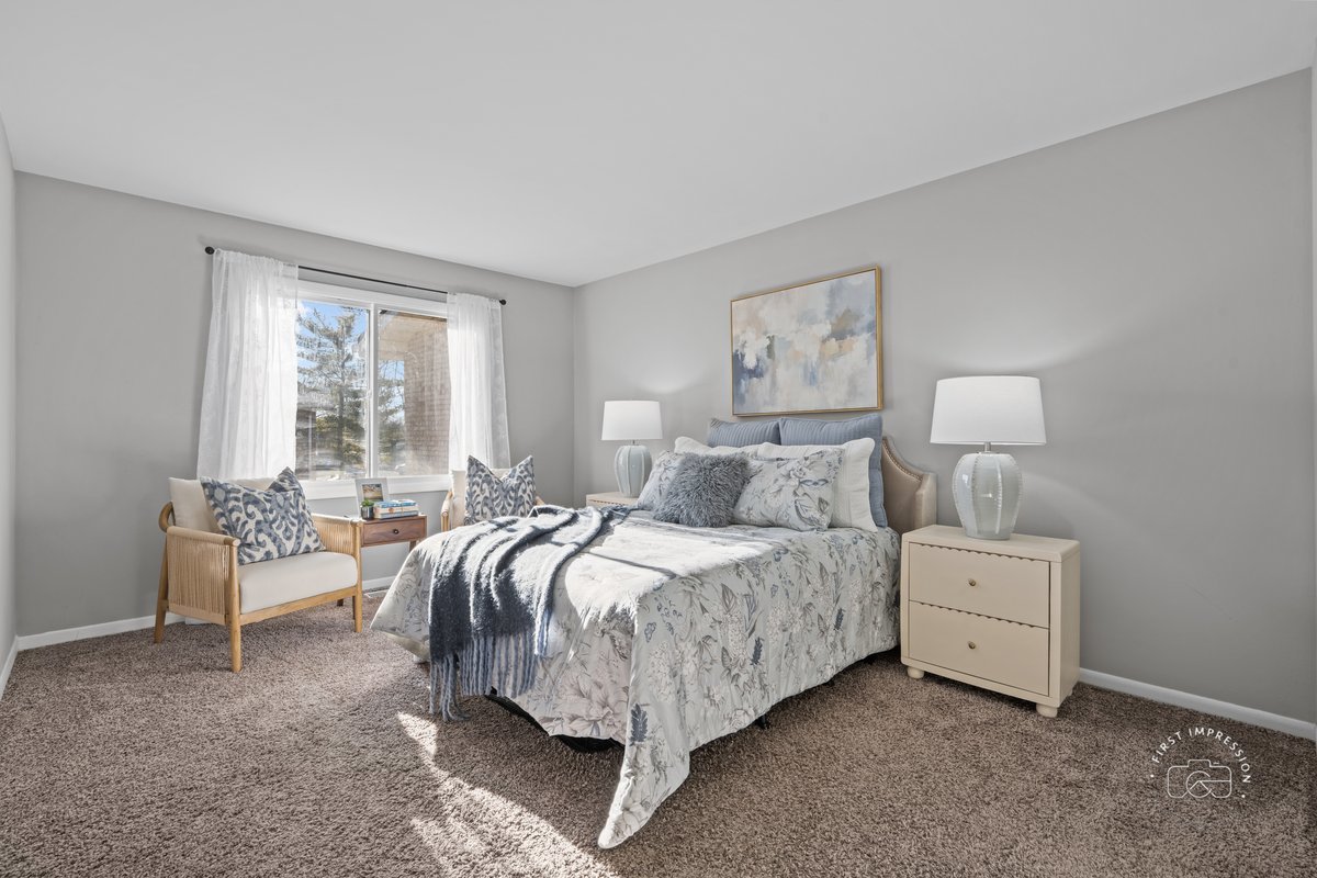 2924 Roberts Drive #8, Woodridge, IL 60517