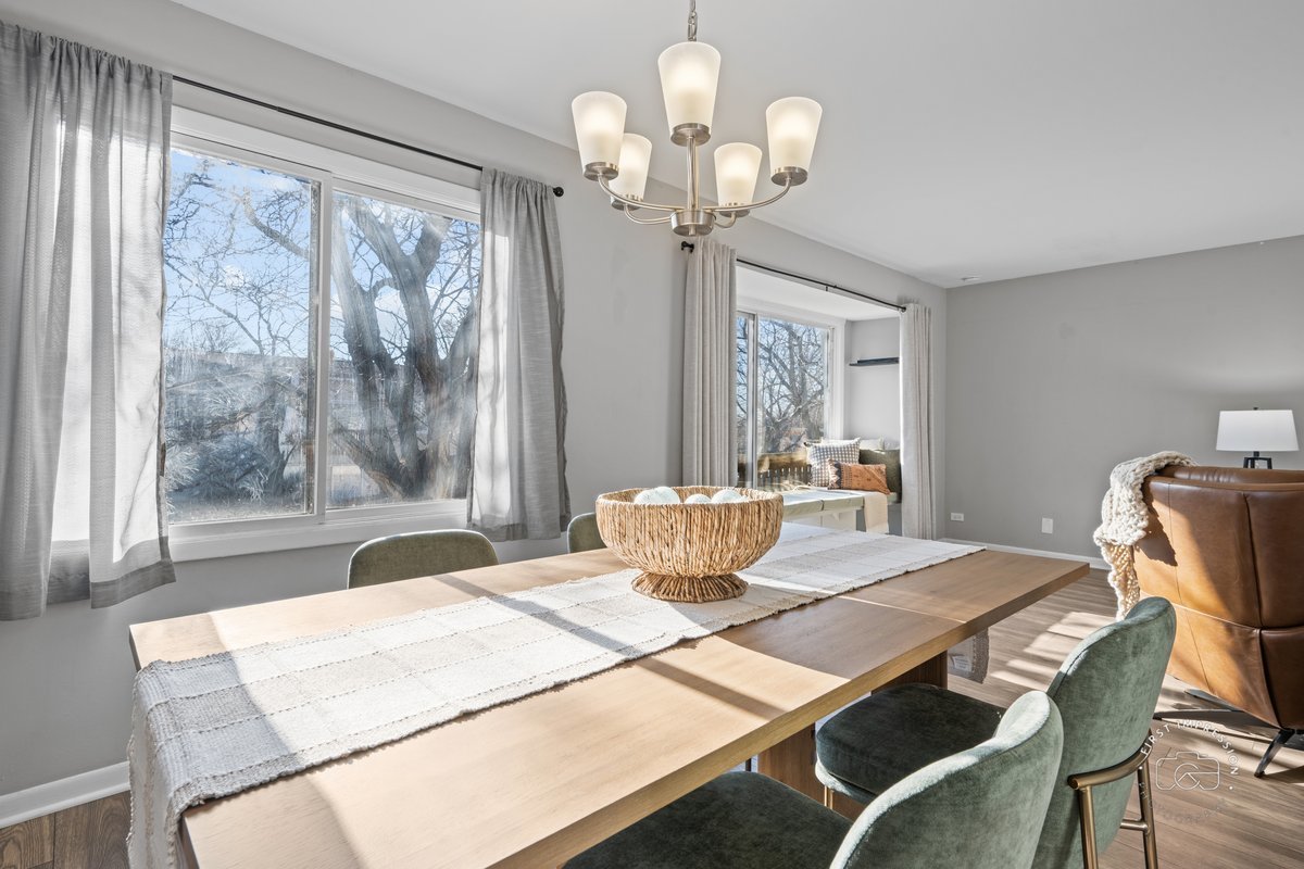 2924 Roberts Drive #8, Woodridge, IL 60517