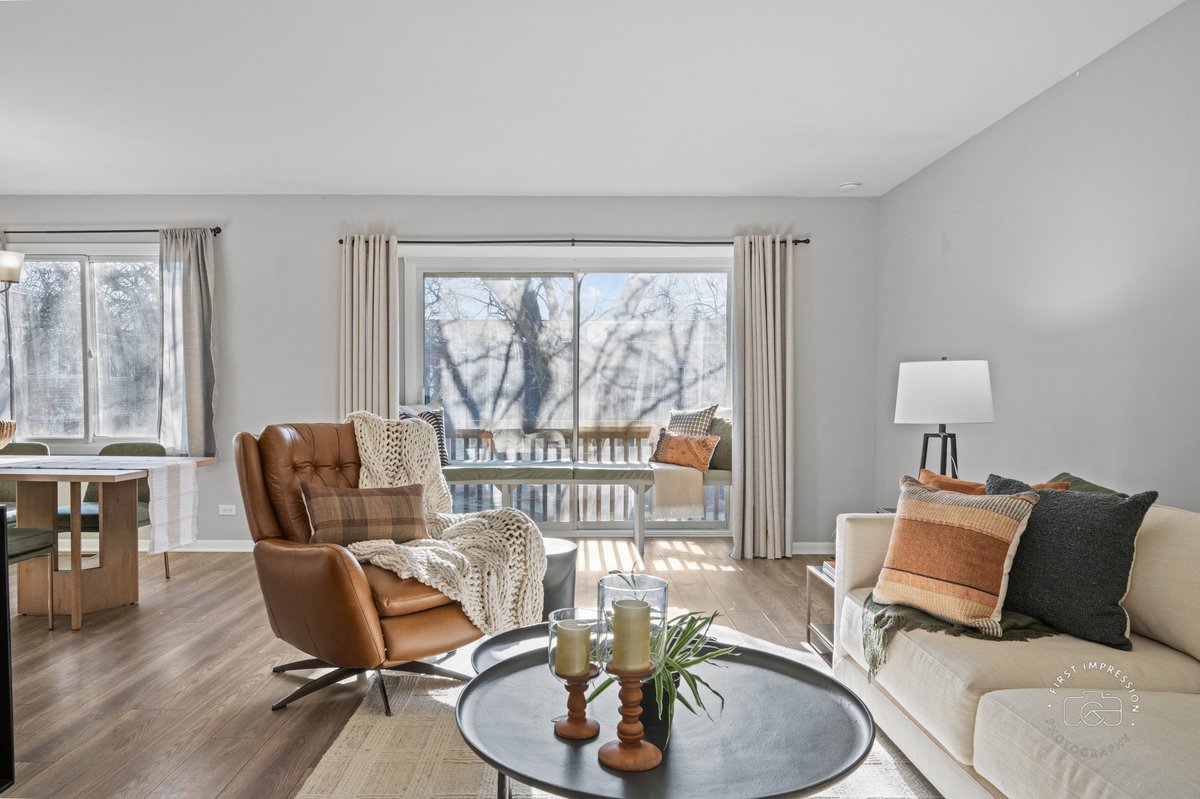 2924 Roberts Drive #8, Woodridge, IL 60517