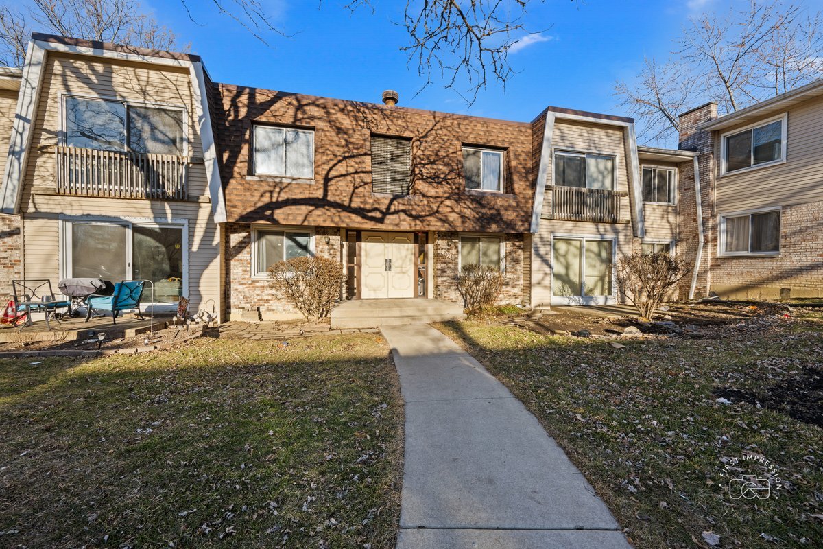 2924 Roberts Drive #8, Woodridge, IL 60517