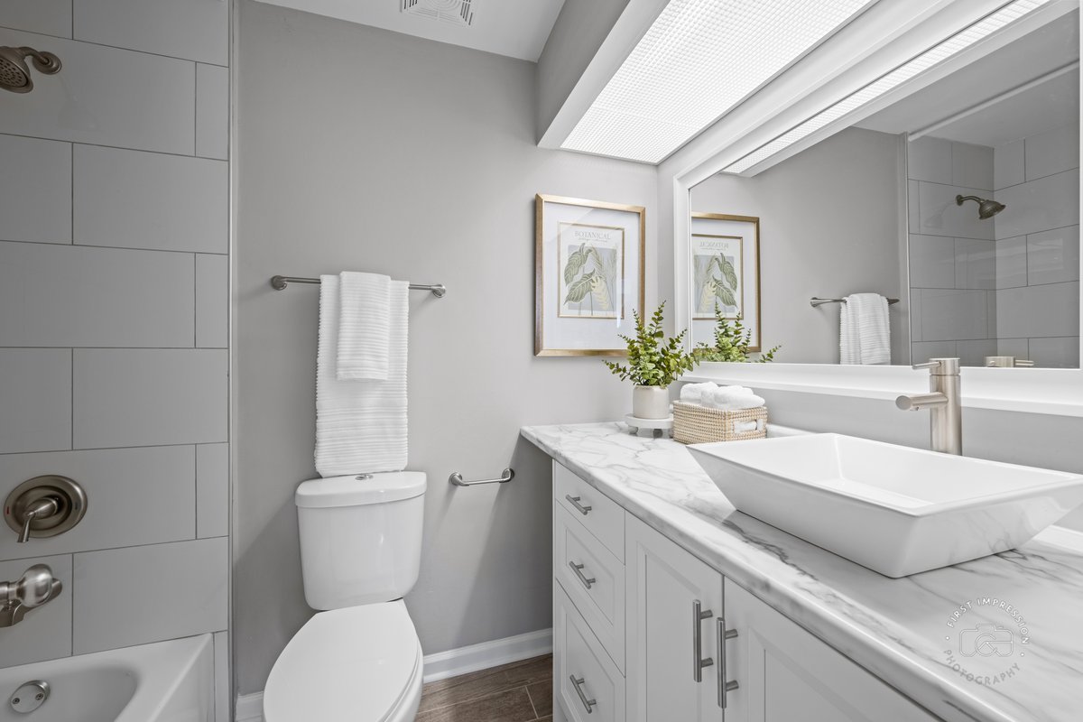 2924 Roberts Drive #8, Woodridge, IL 60517