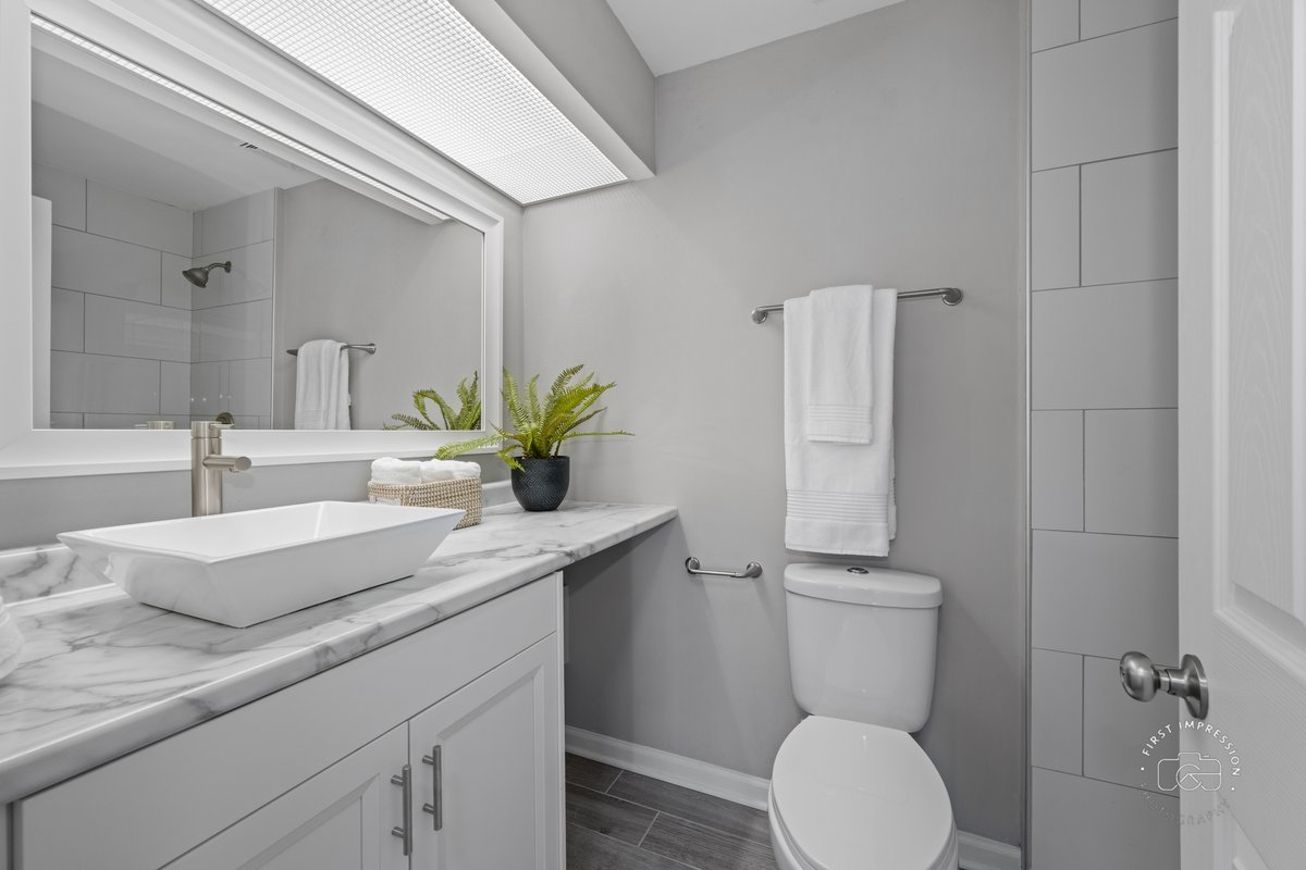 2924 Roberts Drive #8, Woodridge, IL 60517