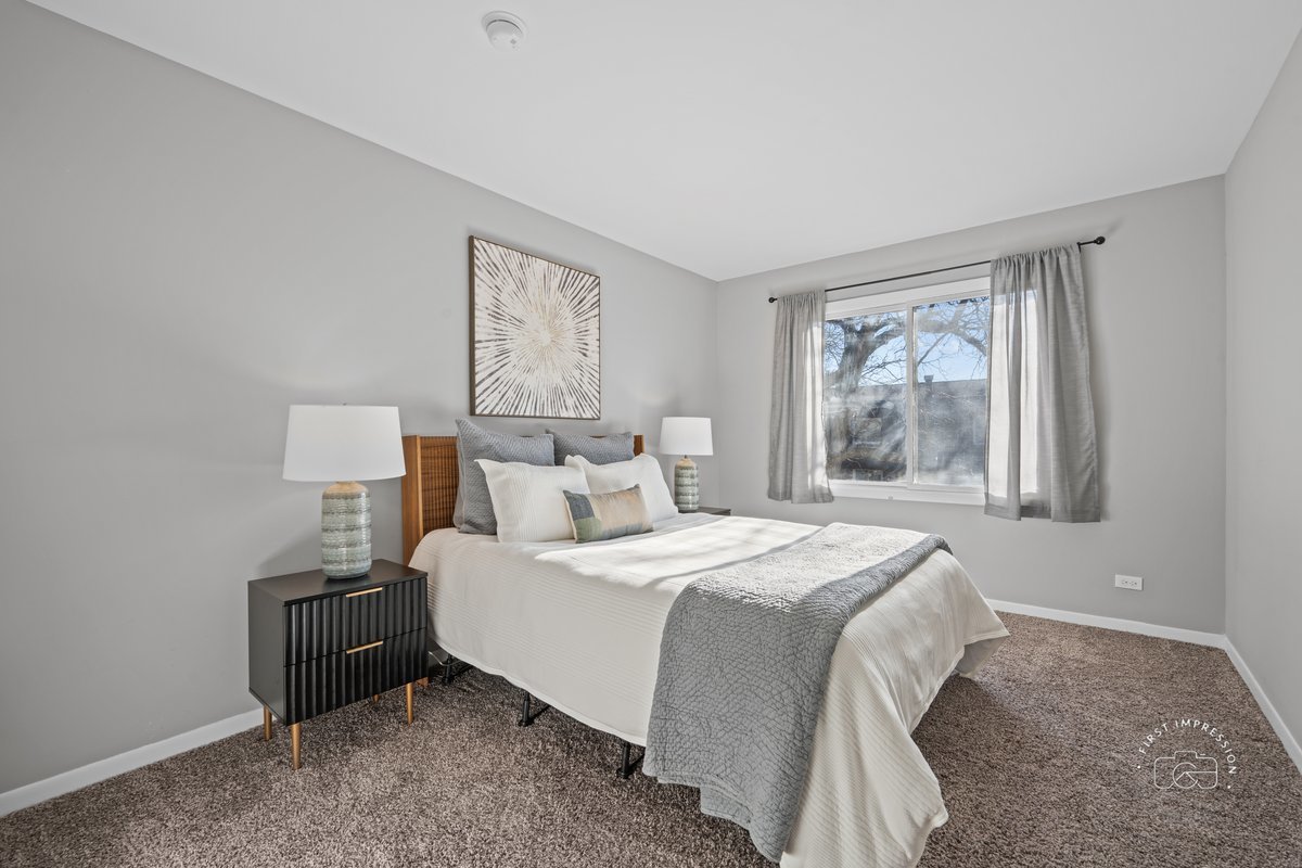 2924 Roberts Drive #8, Woodridge, IL 60517