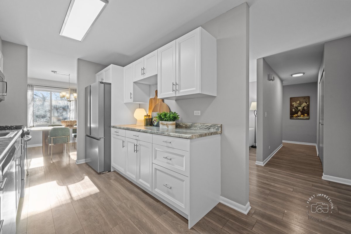 2924 Roberts Drive #8, Woodridge, IL 60517