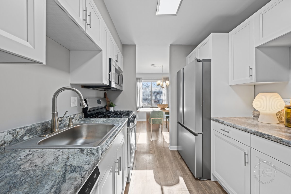 2924 Roberts Drive #8, Woodridge, IL 60517