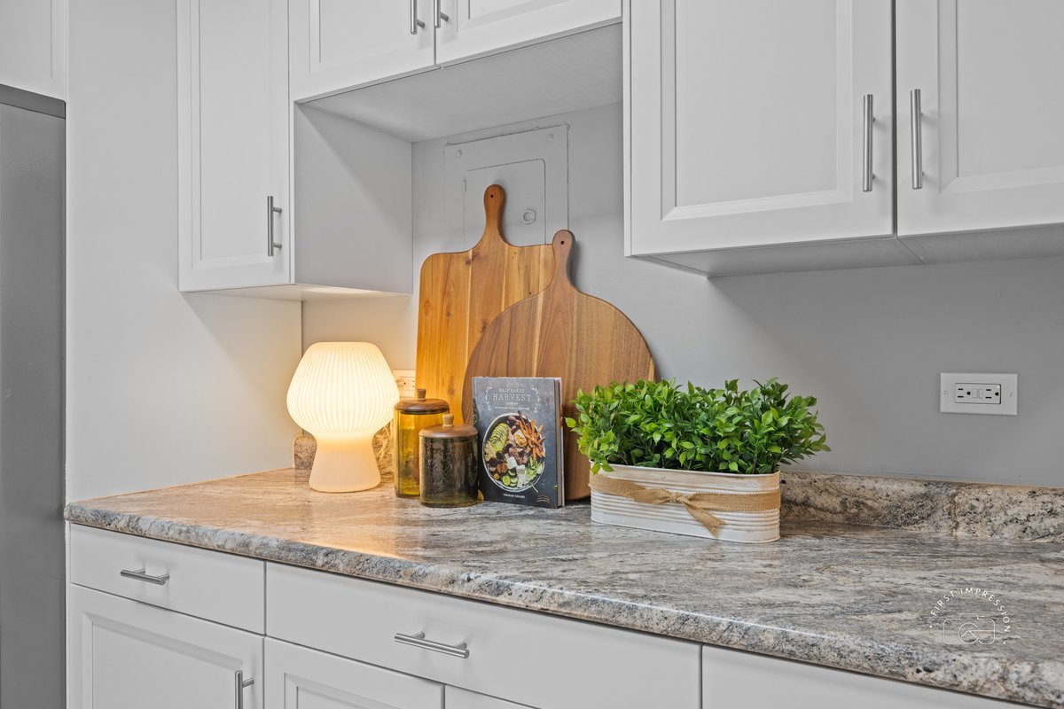 2924 Roberts Drive #8, Woodridge, IL 60517