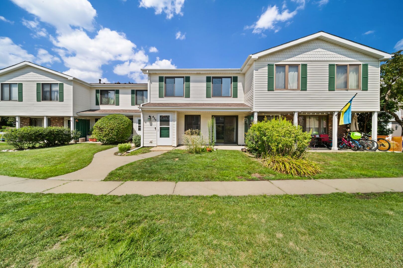 425 Harrison Court, Vernon Hills, IL 60061