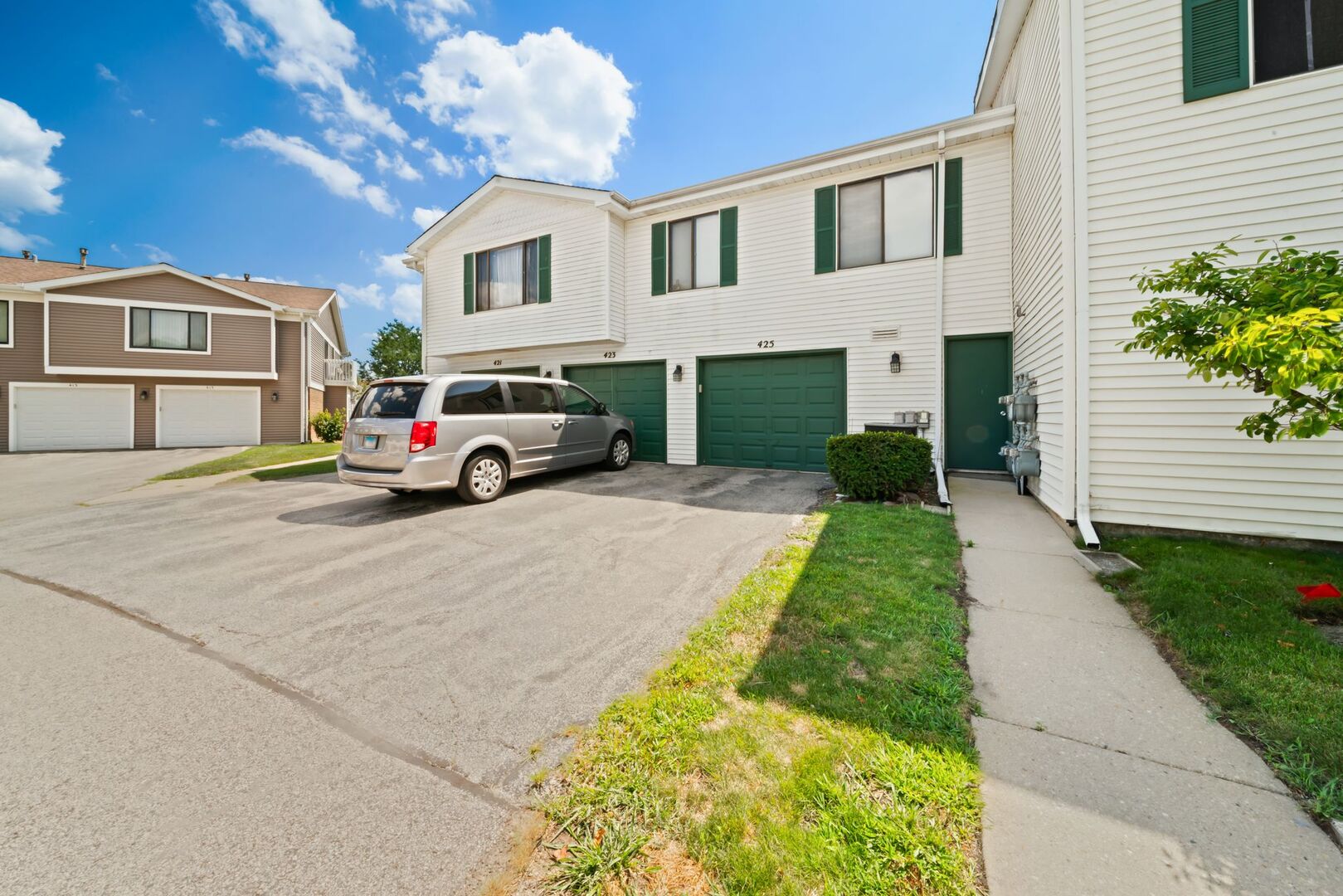 425 Harrison Court, Vernon Hills, IL 60061