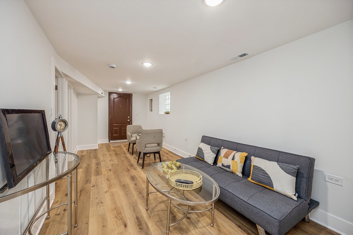 2820 N Sayre Avenue, Chicago, IL 60634