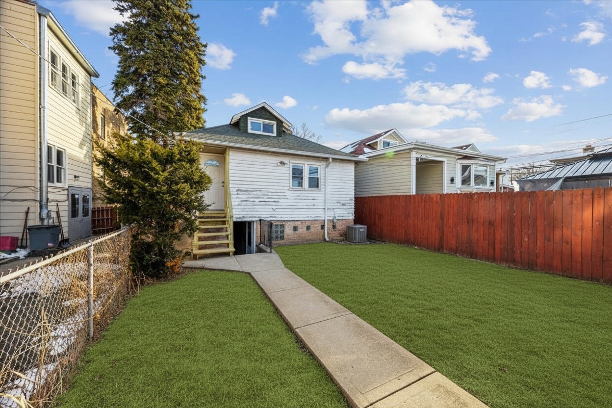 2820 N Sayre Avenue, Chicago, IL 60634