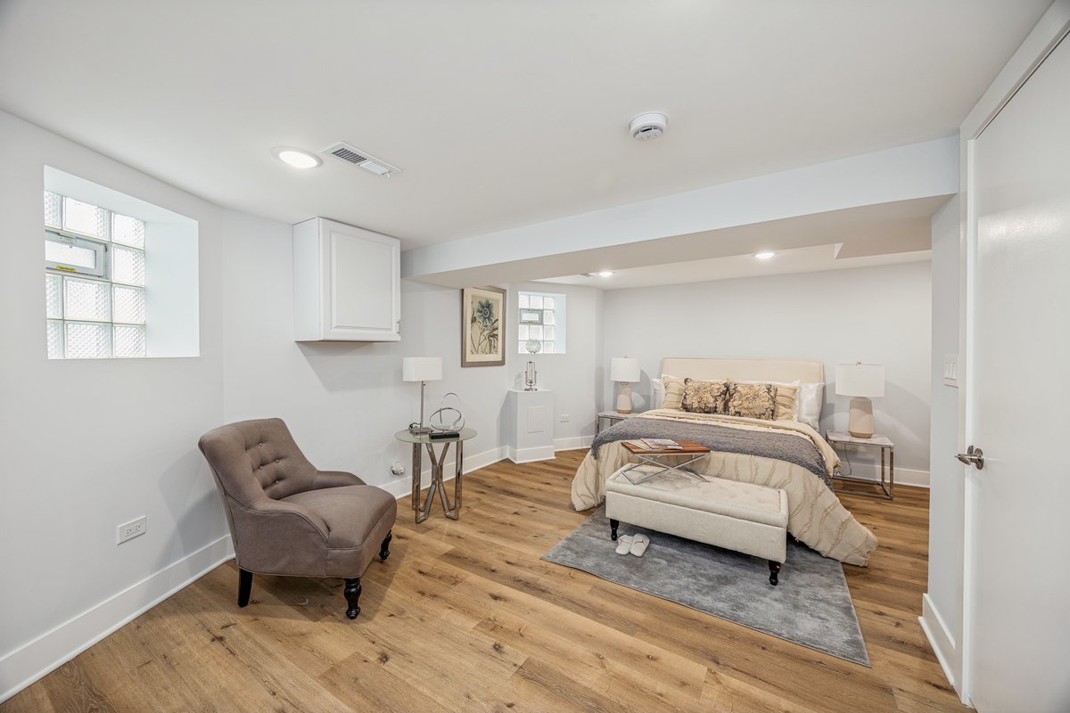 2820 N Sayre Avenue, Chicago, IL 60634