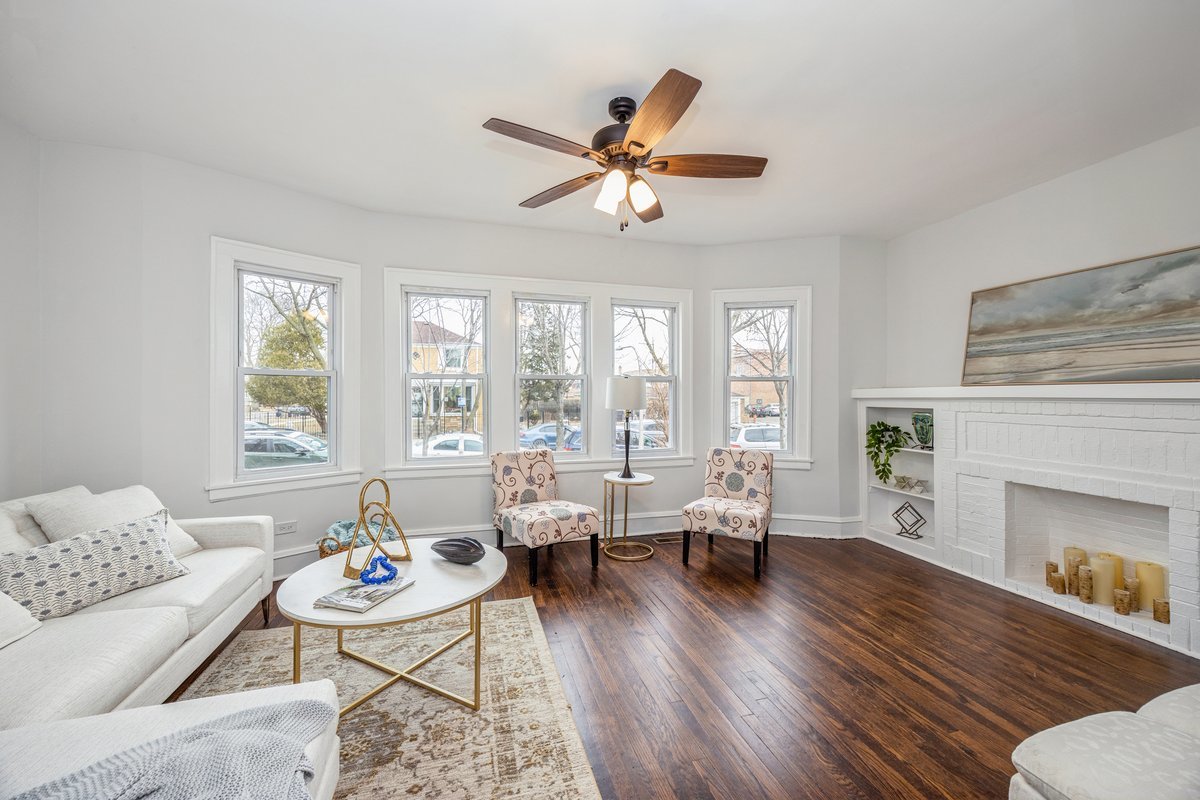 2820 N Sayre Avenue, Chicago, IL 60634