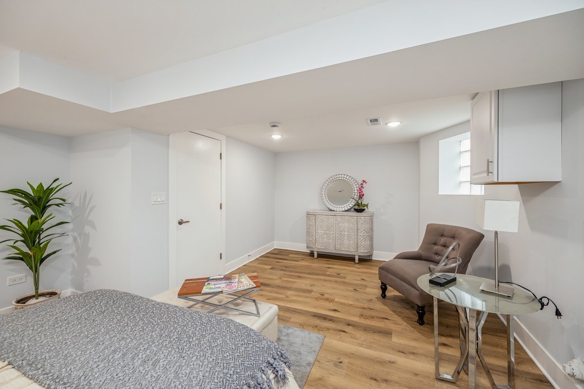 2820 N Sayre Avenue, Chicago, IL 60634