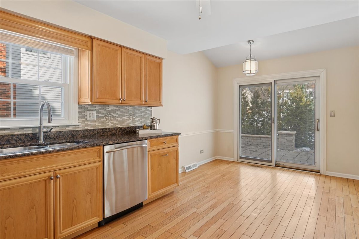 1123 Mill Race Lane, Naperville, IL 60565