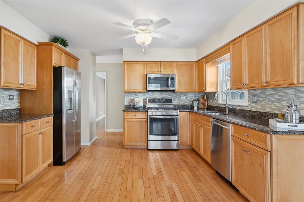 1123 Mill Race Lane, Naperville, IL 60565