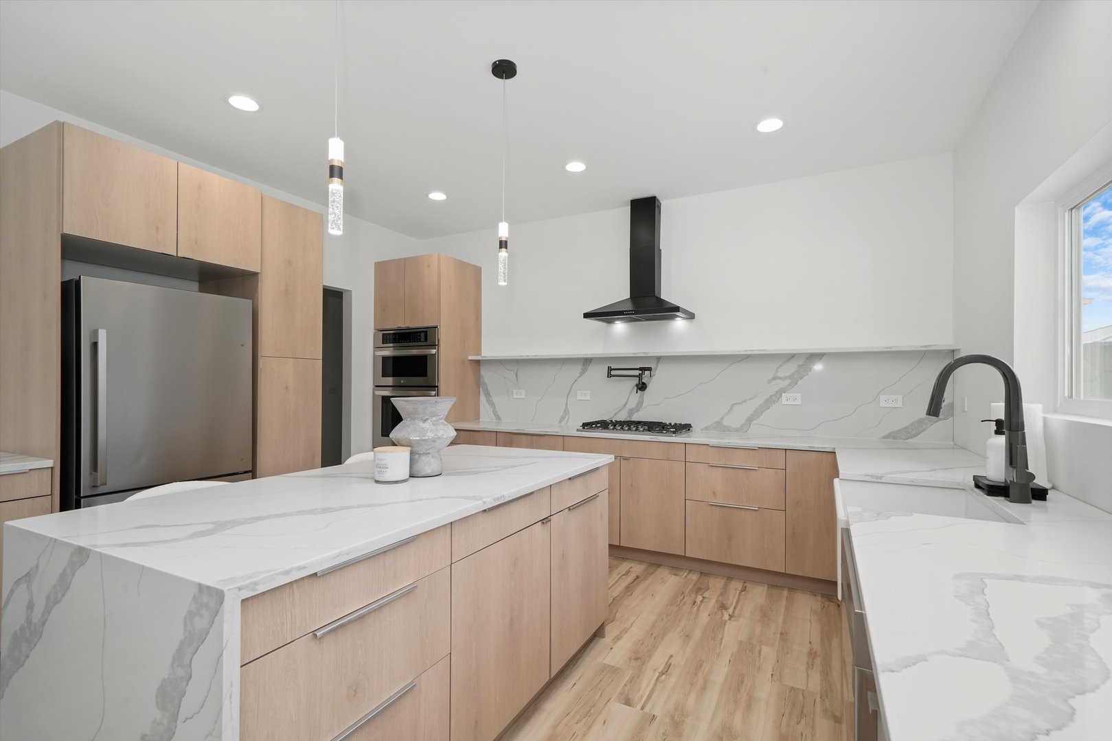 413 N Sycamore Lane, North Aurora, IL 60542