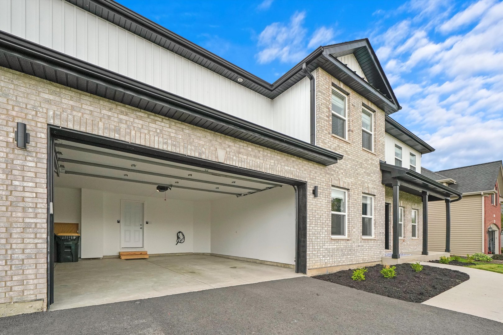 413 N Sycamore Lane, North Aurora, IL 60542