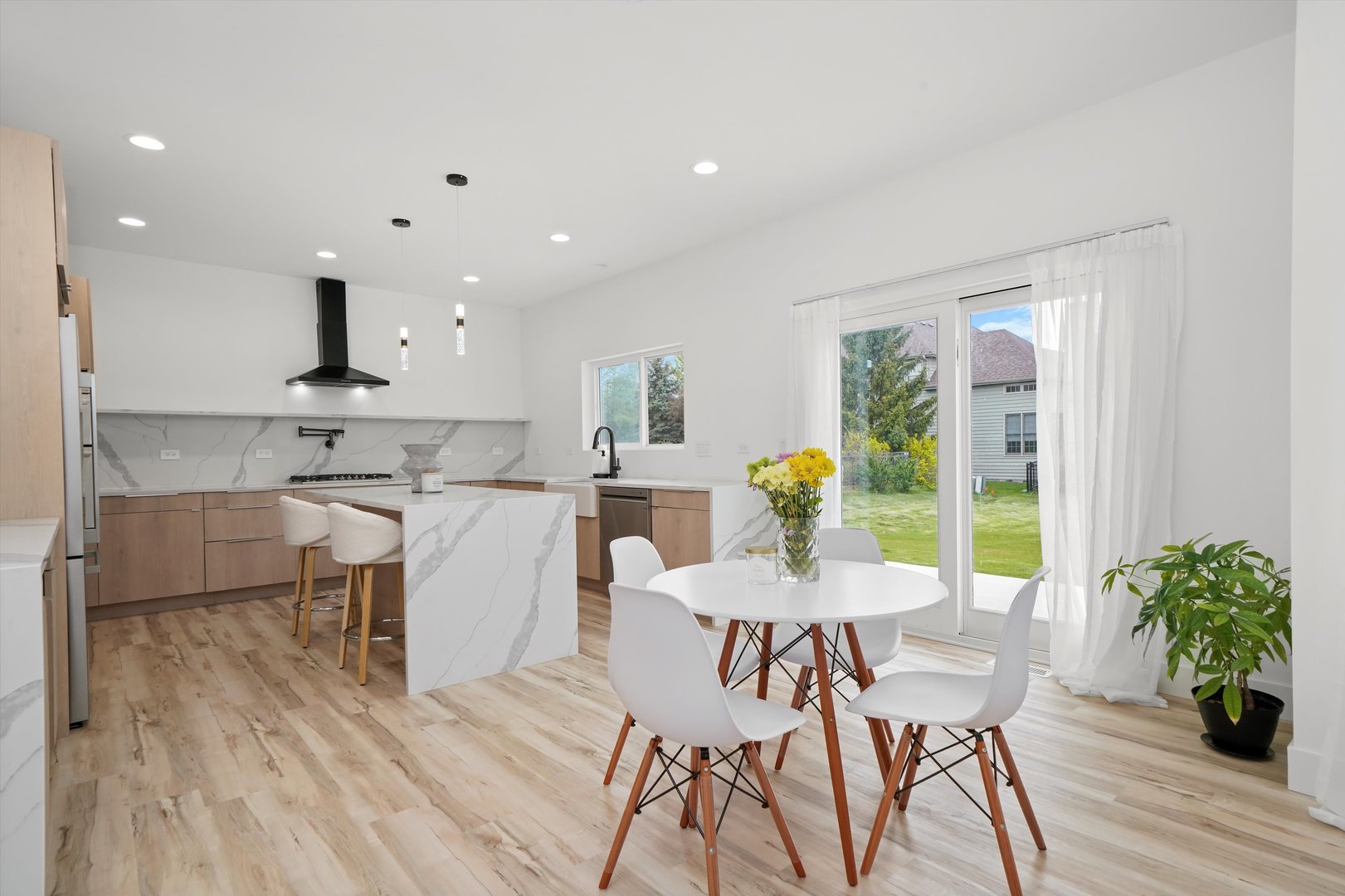 413 N Sycamore Lane, North Aurora, IL 60542