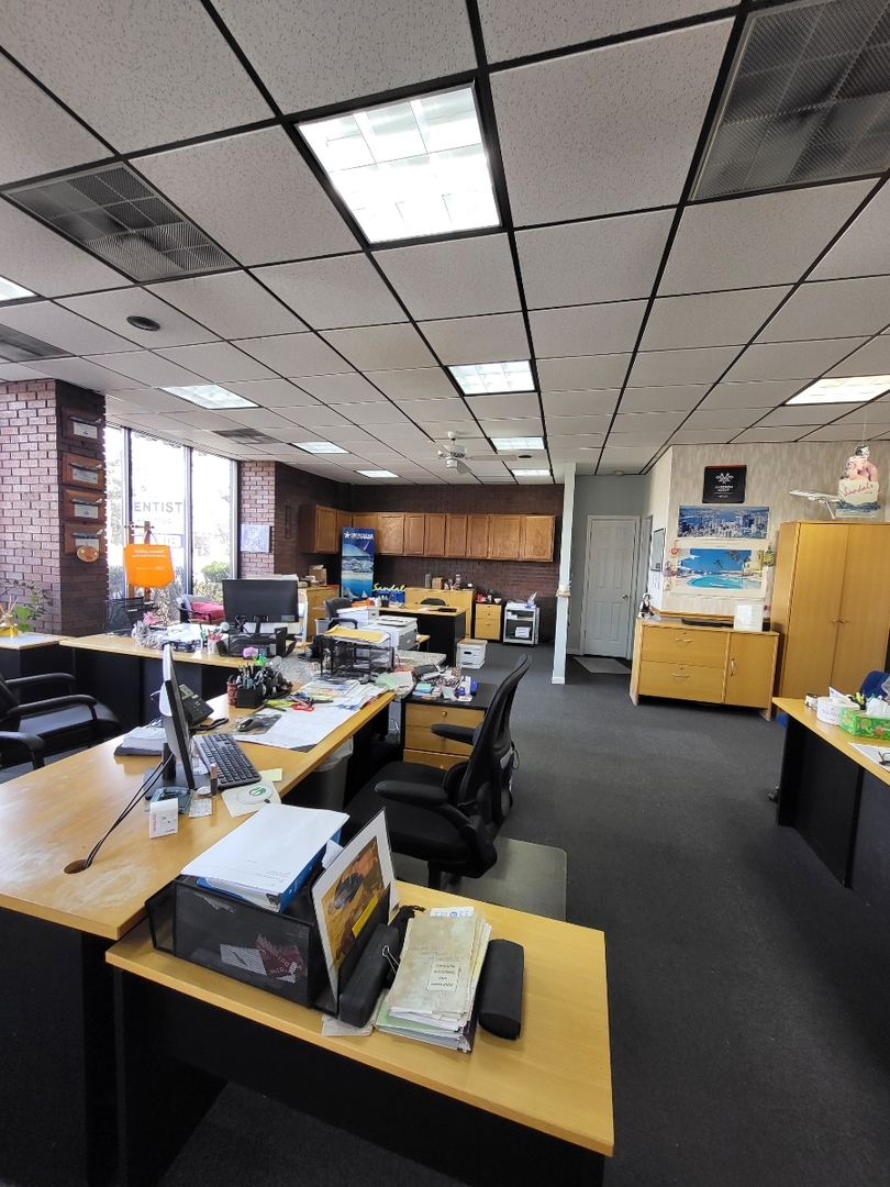 7851 Ogden Avenue #1, Lyons, IL 60534