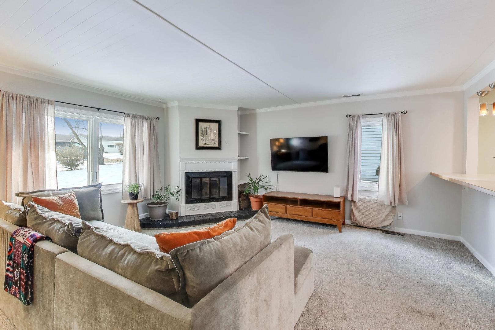 119 Lake Drive, Lake In The Hills, IL 60156