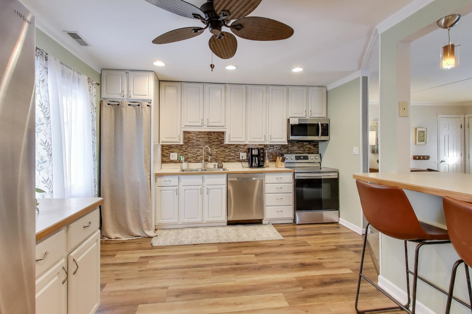 119 Lake Drive, Lake In The Hills, IL 60156