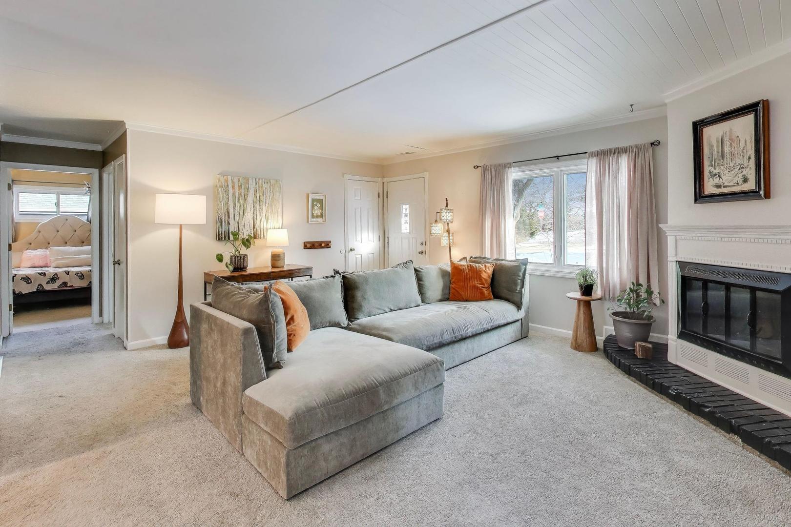 119 Lake Drive, Lake In The Hills, IL 60156