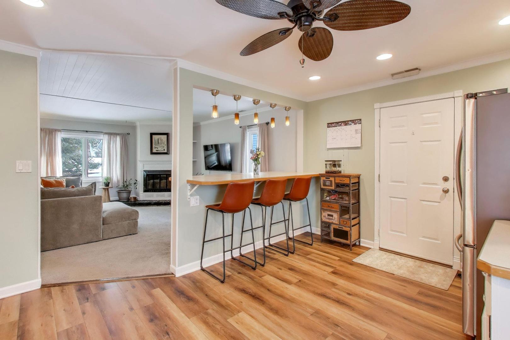 119 Lake Drive, Lake In The Hills, IL 60156