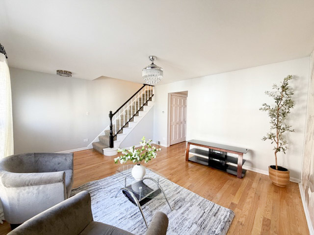 408 N KENNICOTT Avenue, Arlington Heights, IL 60005