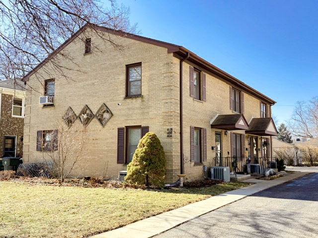 408 N KENNICOTT Avenue, Arlington Heights, IL 60005