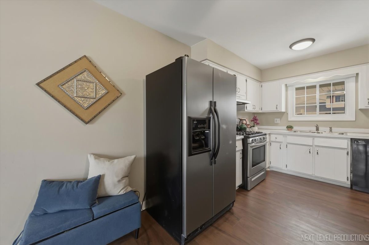 1601 Castbourne Court, Wheaton, IL 60189