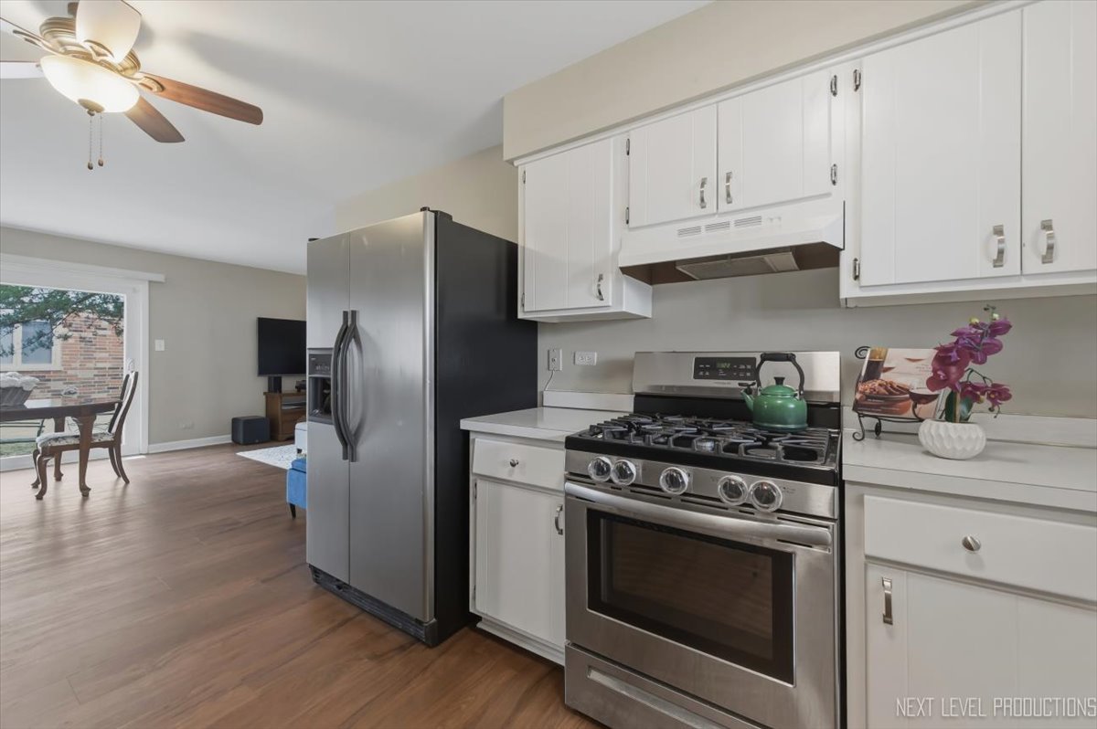 1601 Castbourne Court, Wheaton, IL 60189