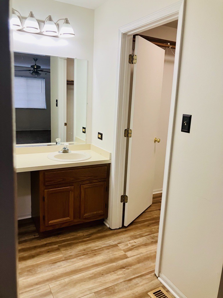 3524 Willowview Court, Aurora, IL 60504