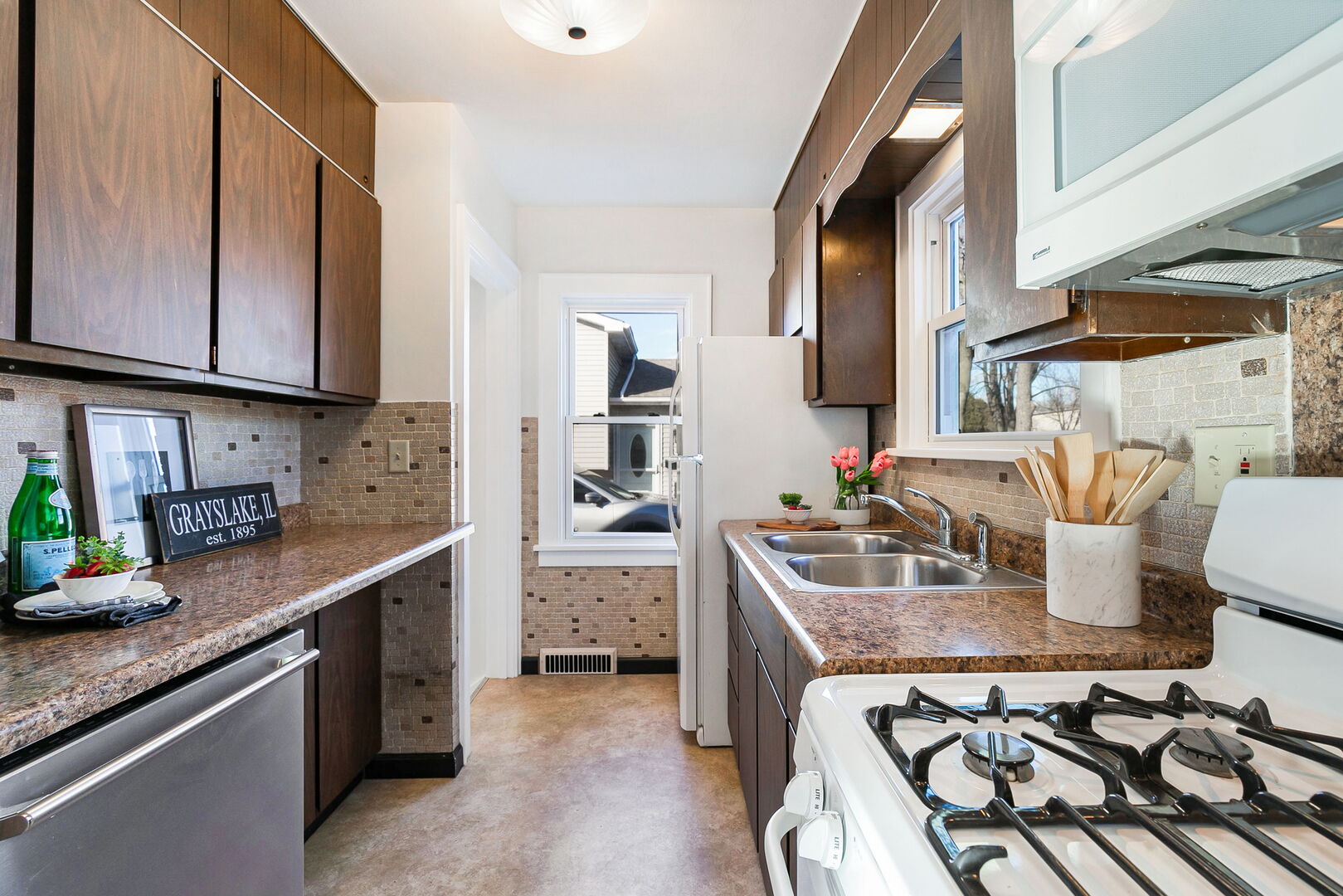 349 S Lake Street, Grayslake, IL 60030