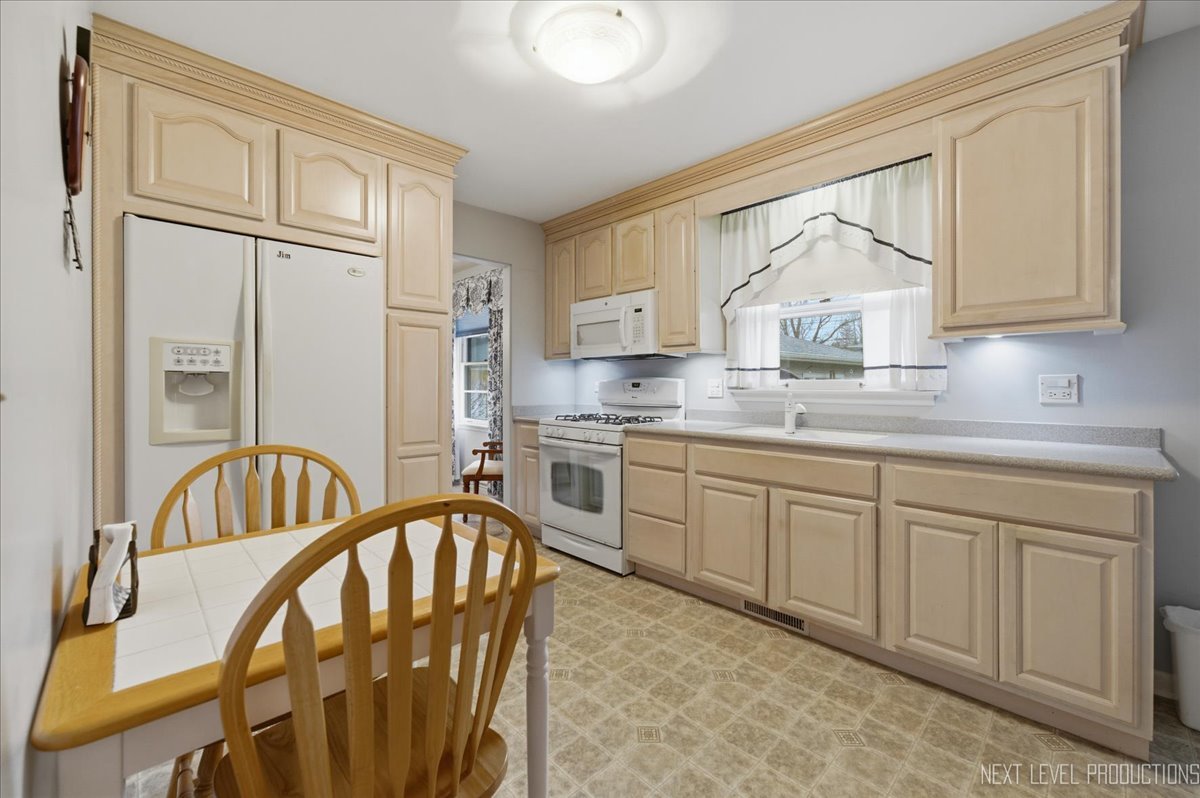 344 Sycamore Drive, Naperville, IL 60540