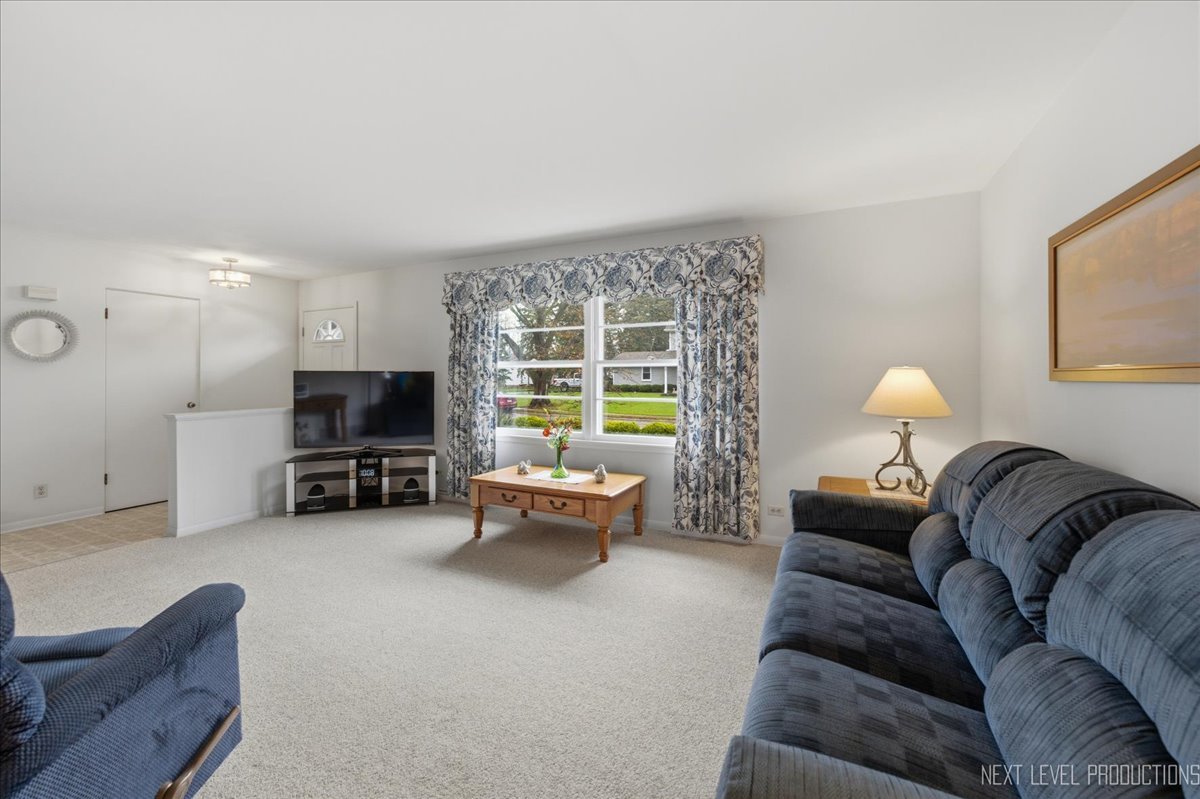 344 Sycamore Drive, Naperville, IL 60540