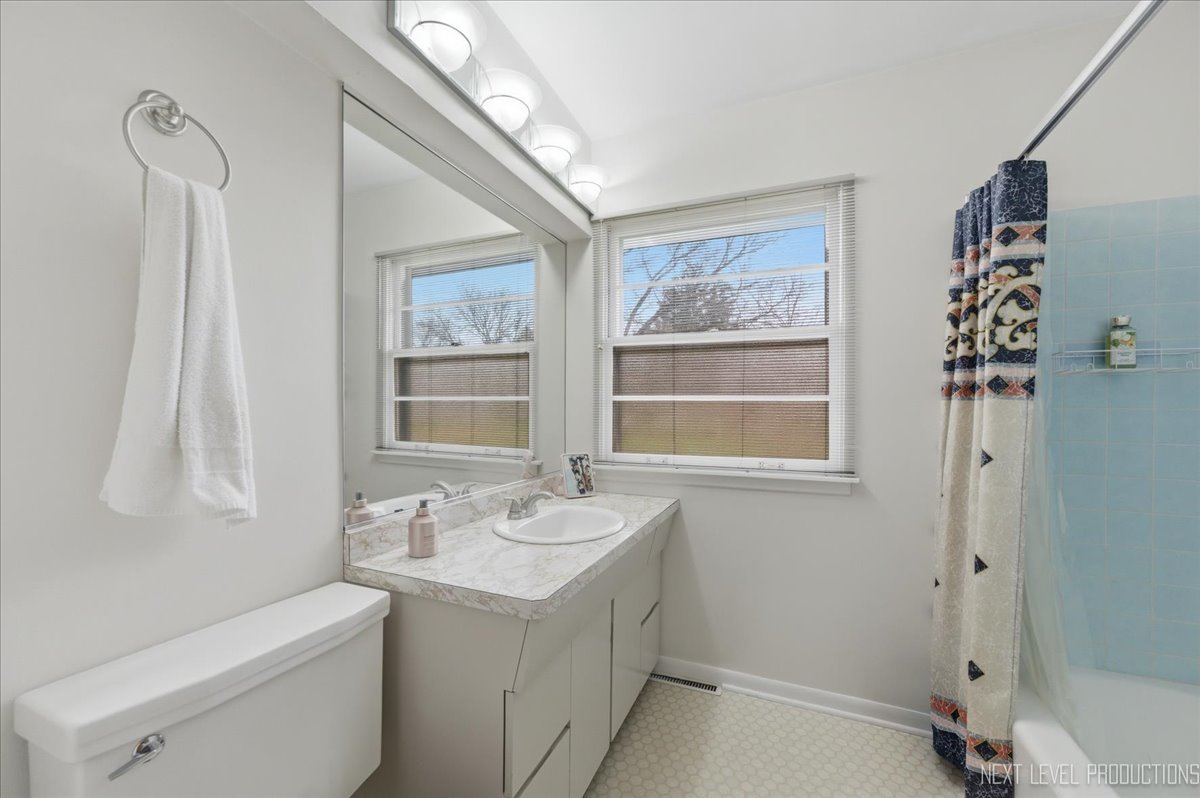 344 Sycamore Drive, Naperville, IL 60540