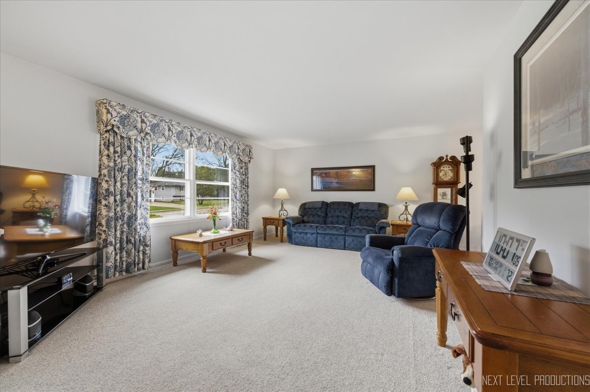 344 Sycamore Drive, Naperville, IL 60540