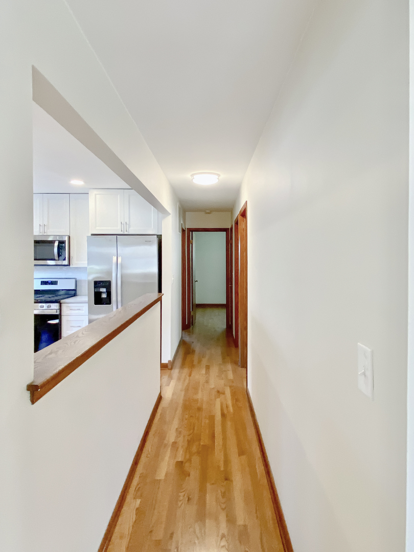 2242 Eastview Drive, Des Plaines, IL 60018